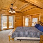 Bedroom Brookville Cabins – TheGrand Arbor ๐ถ