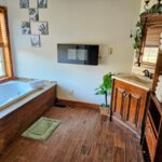 Primary bath Seven Springs Hideaway