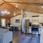 Cozy Home /w Fire Pit  & Deck