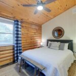 Cozy Home /w Fire Pit  & Deck